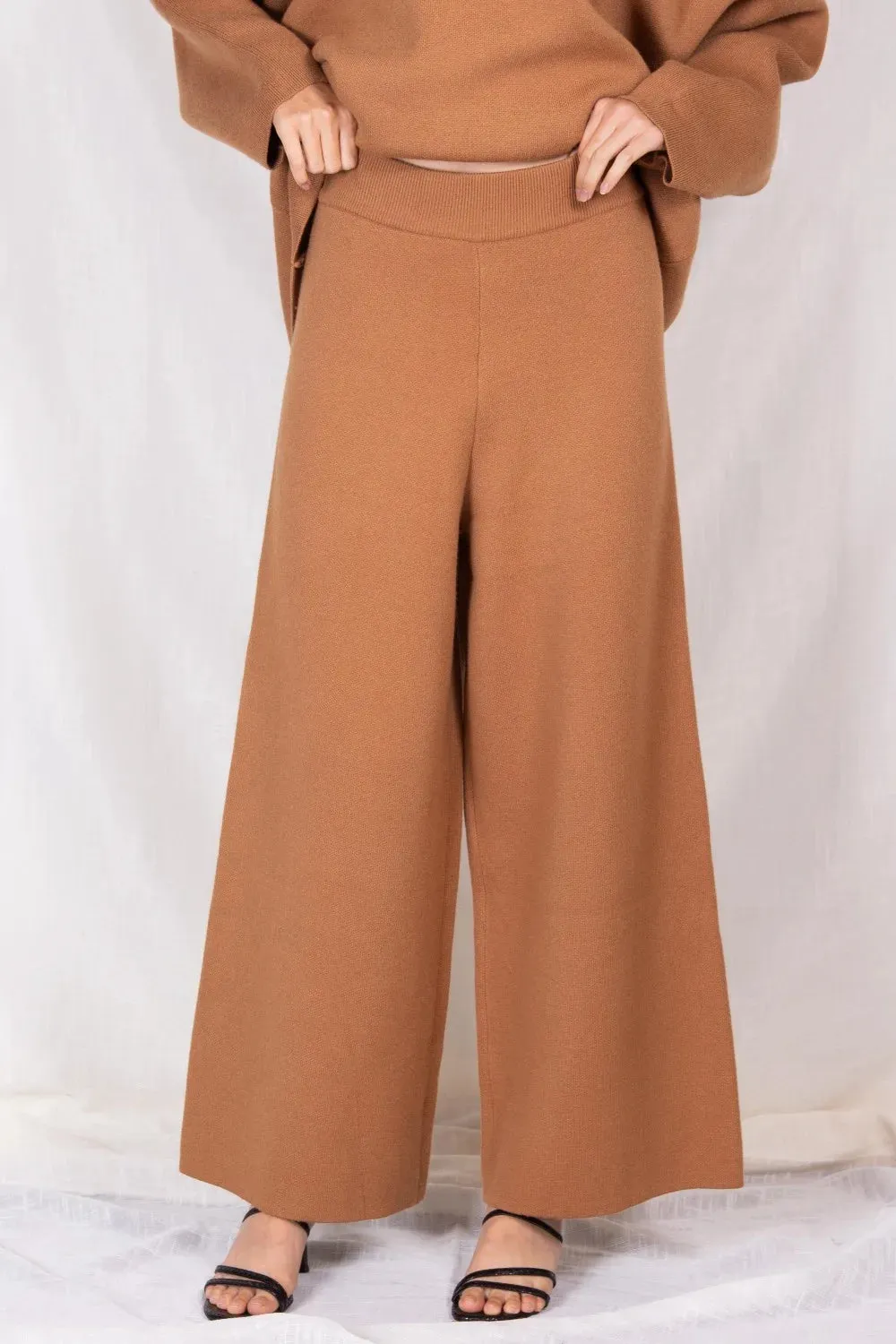 Elegant ankle length knit wide leg pants