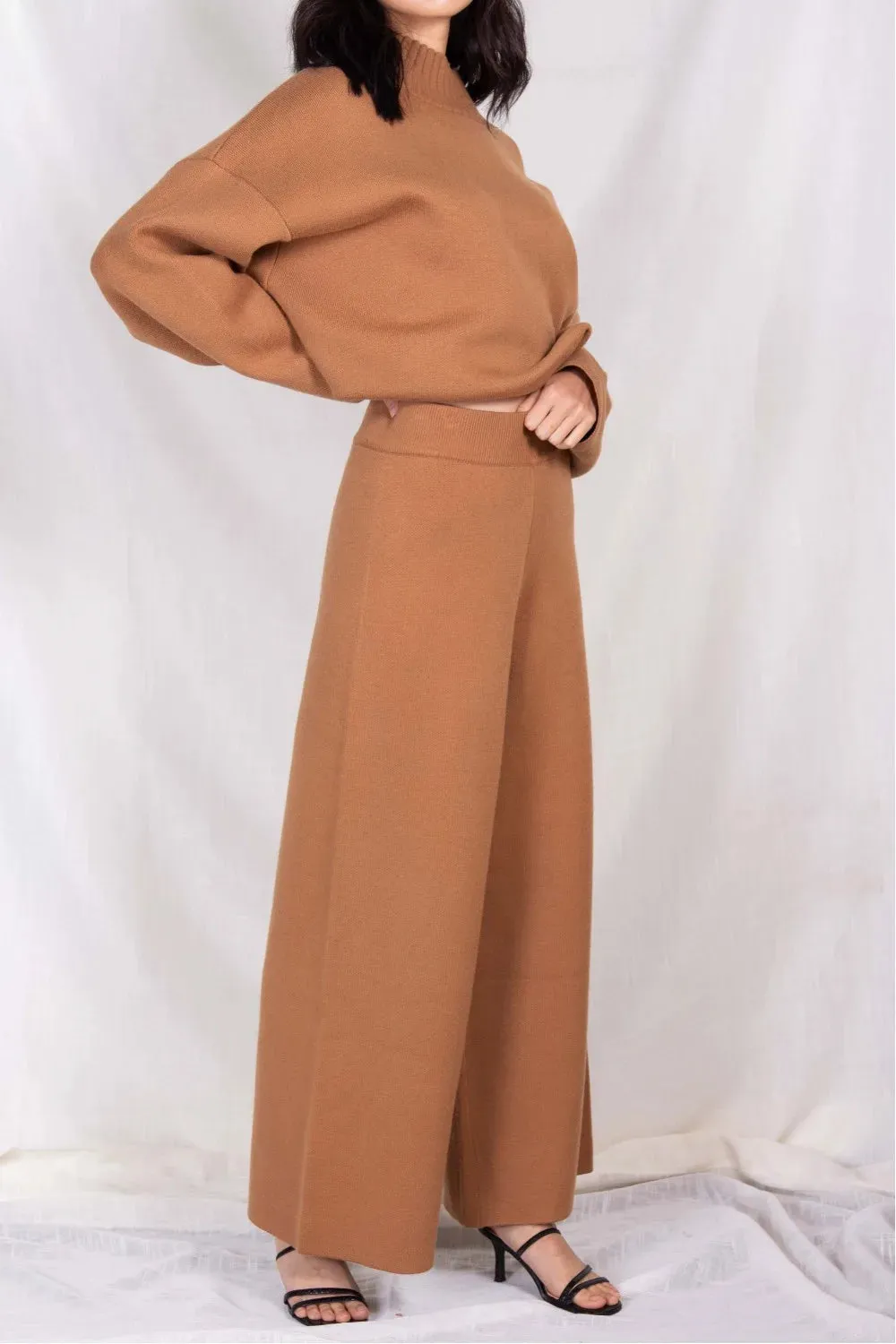 Elegant ankle length knit wide leg pants