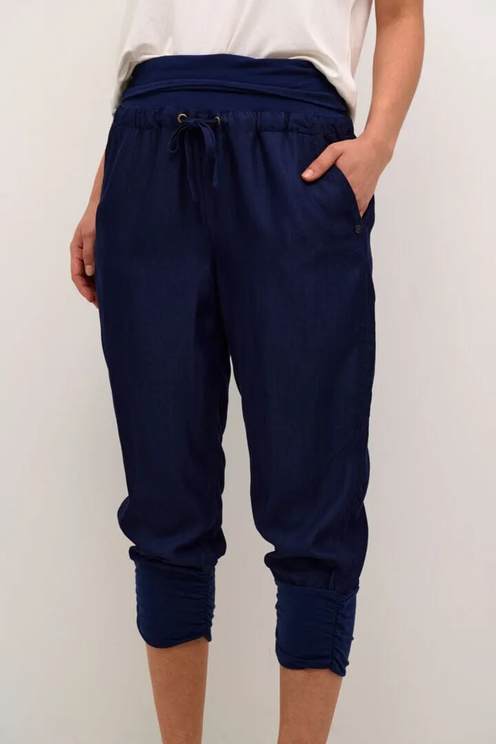 NAVY ELASTIC WAIST RUCHED LEG PANT