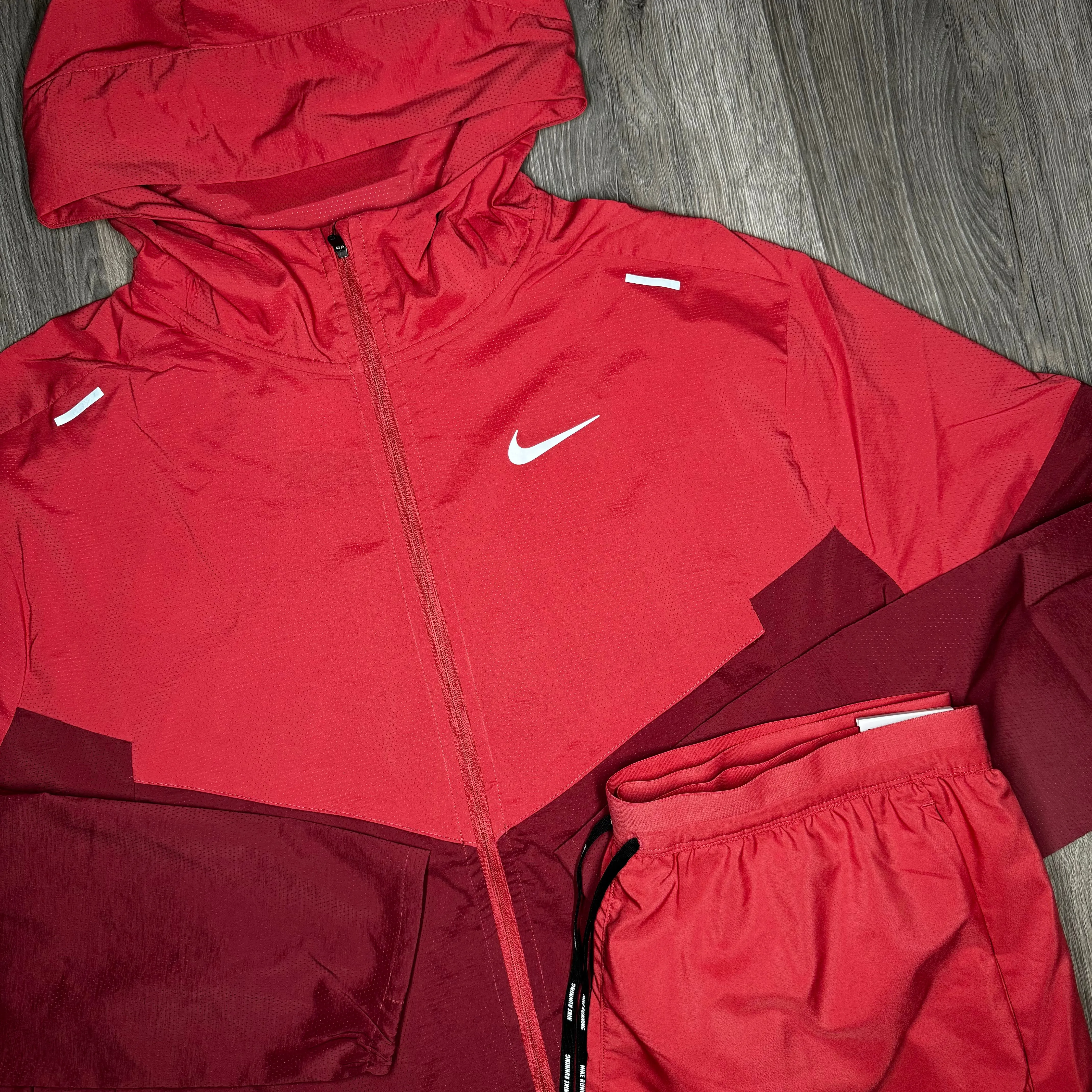 Nike Windrunner & Stride Set - Jacket & Shorts - Adobe