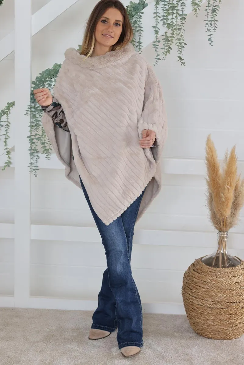 Poncho fausse fourrure beige