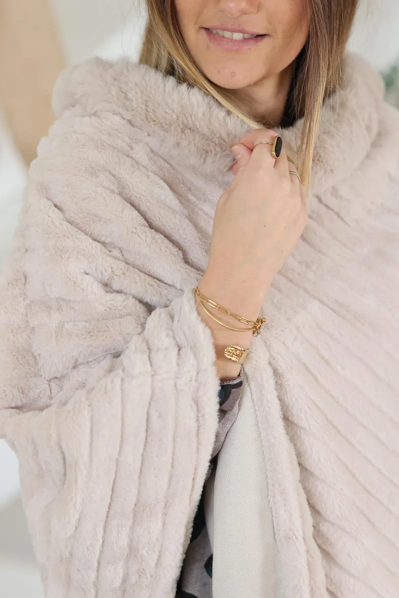 Poncho fausse fourrure beige