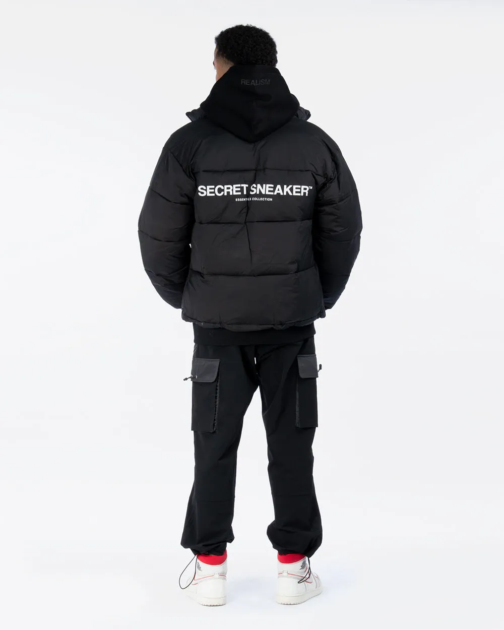 SSS ESSENTIALS PUFFER JACKET BLACK