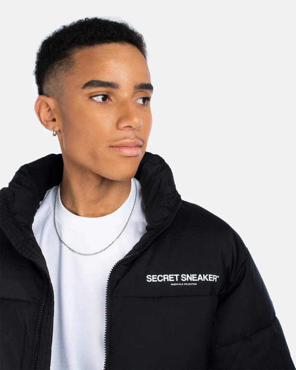 SSS ESSENTIALS PUFFER JACKET BLACK