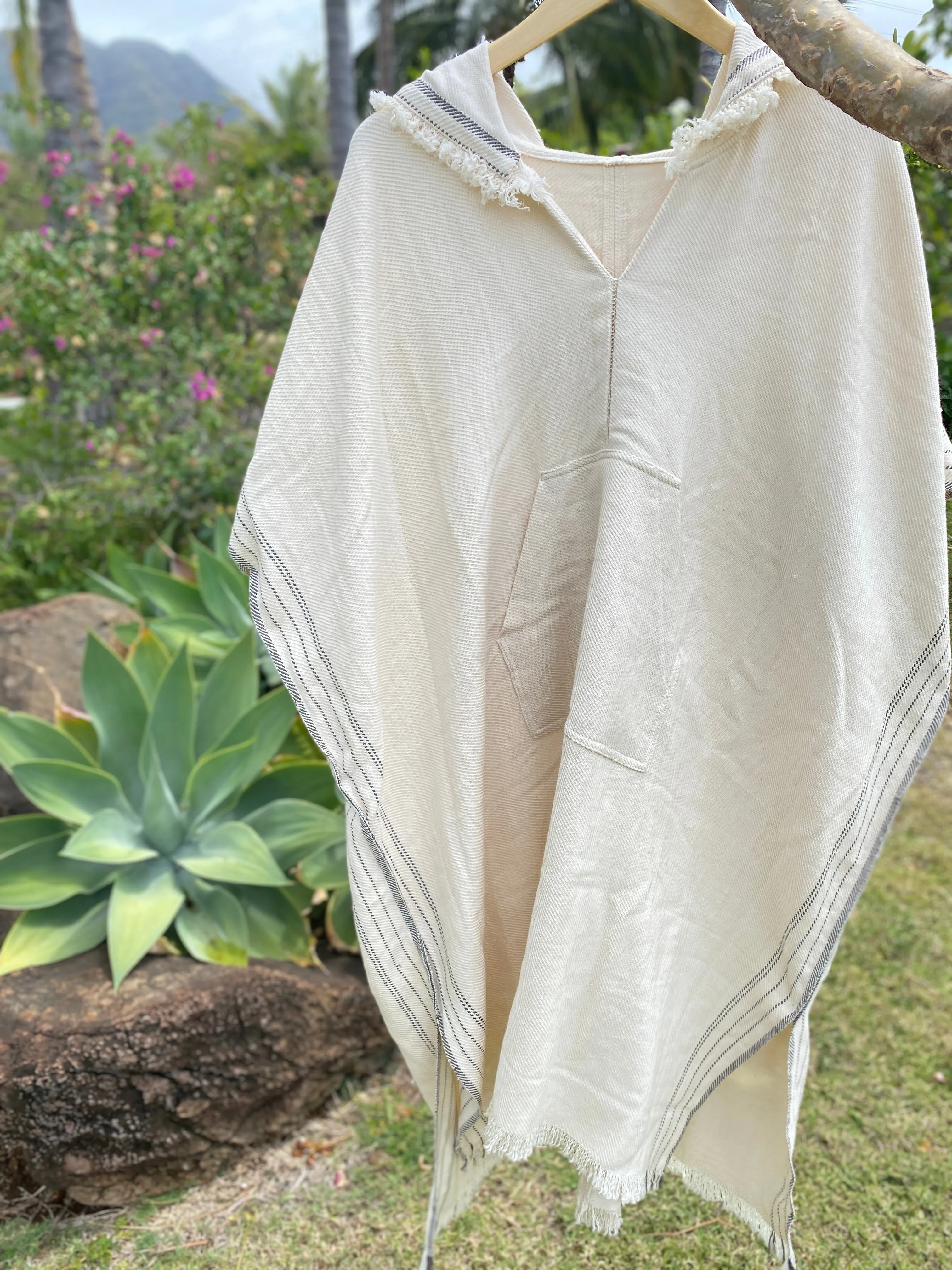 Surf Poncho in White