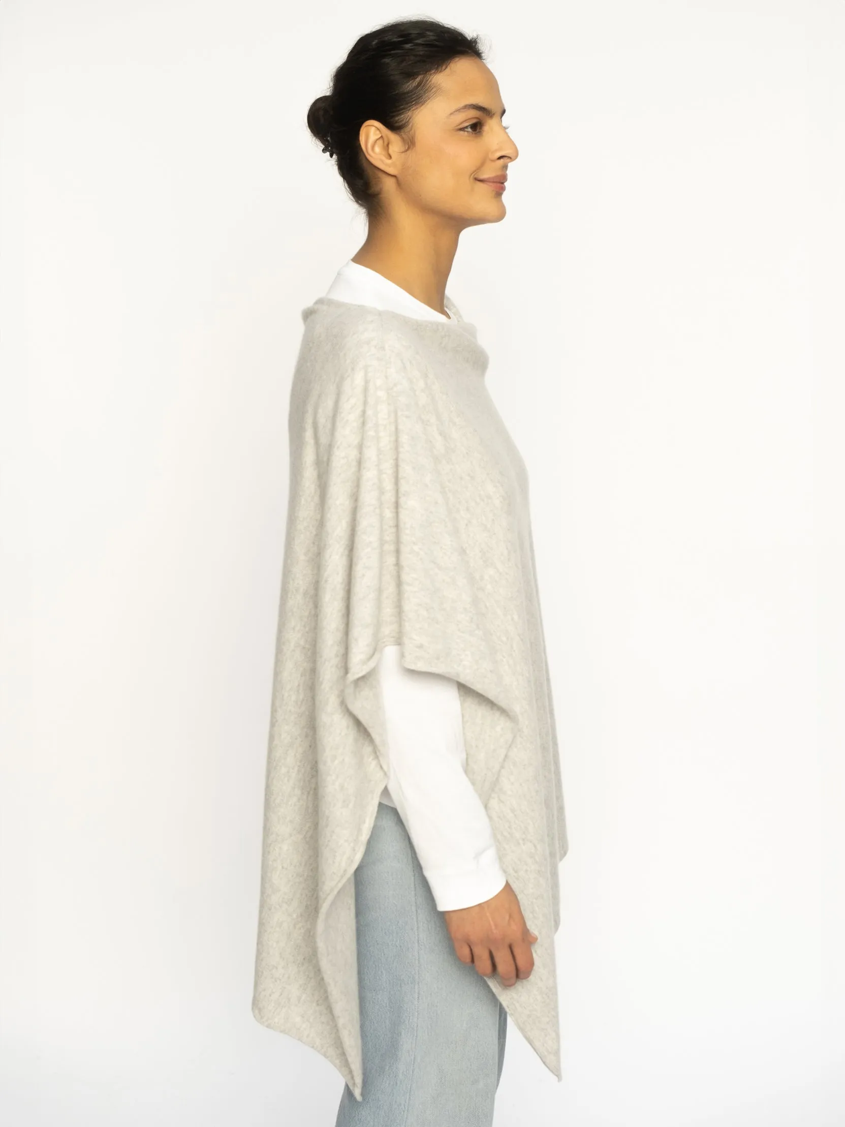 THE CLASSIC PONCHO | EARL GREY