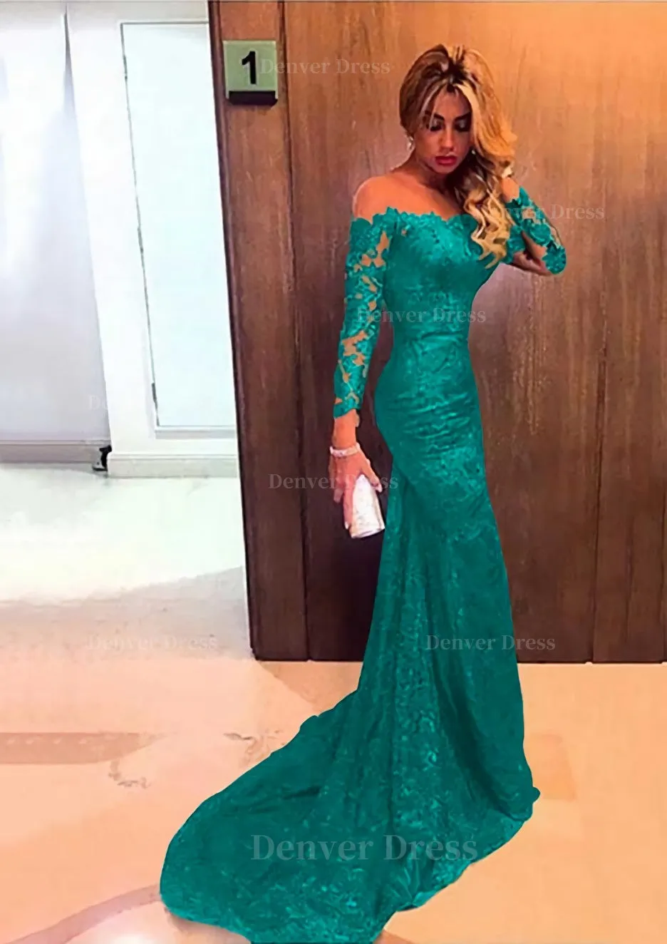 Trumpet/Mermaid Full/Long Sleeve Bateau Chapel Train Lace Prom Dress With Appliqued